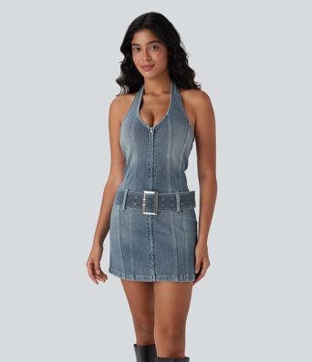Halara Flex™ mini-robe bodycon avec lanière au cou, fermeture éclair et ceinture, en jean délavé, style décontracté.