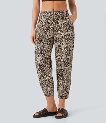 Lässige Baumwoll-Jogginghose mit mittelhohem Bund, Seitentaschen und Leopardenmuster