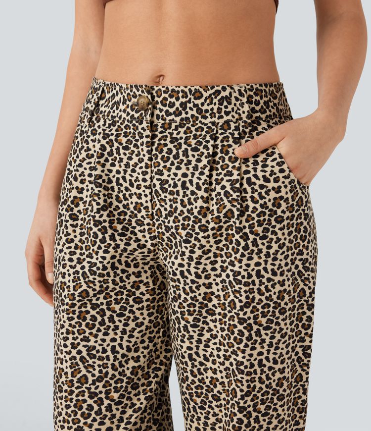 Lässige Baumwoll-Jogginghose mit mittelhohem Bund, Seitentaschen und Leopardenmuster