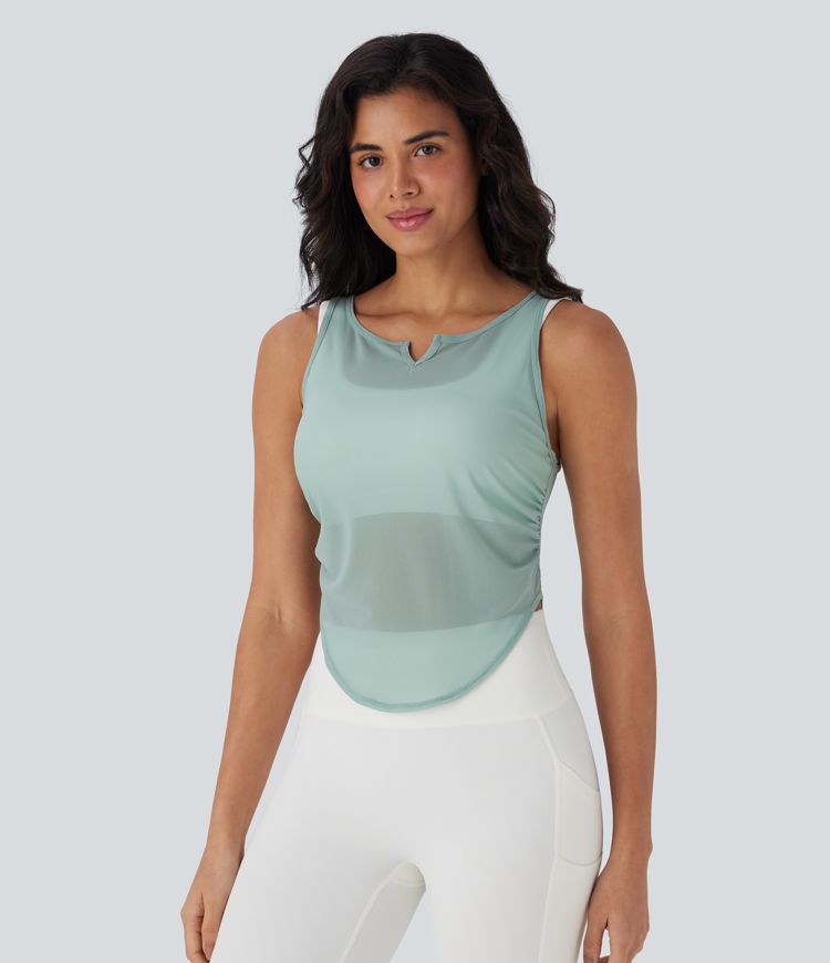 Top de yoga de tejido transparente con escote en V y bajo curvado fruncido