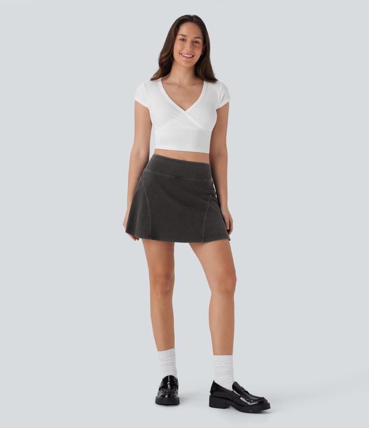 Mini-jupe décontractée Halara Flex™ évasée 2-en-1 taille haute en denim stretch lavé avec poches