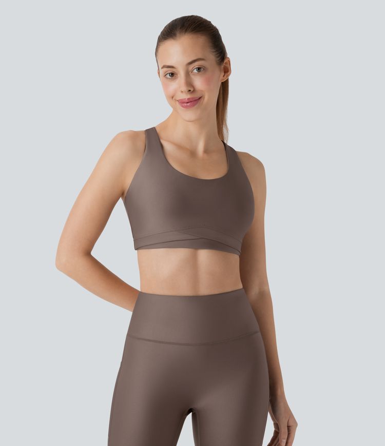 Glänzender, rückenfreier Crossover-Workout-Sport-BH mit mittlerem Support und verstellbaren Trägern