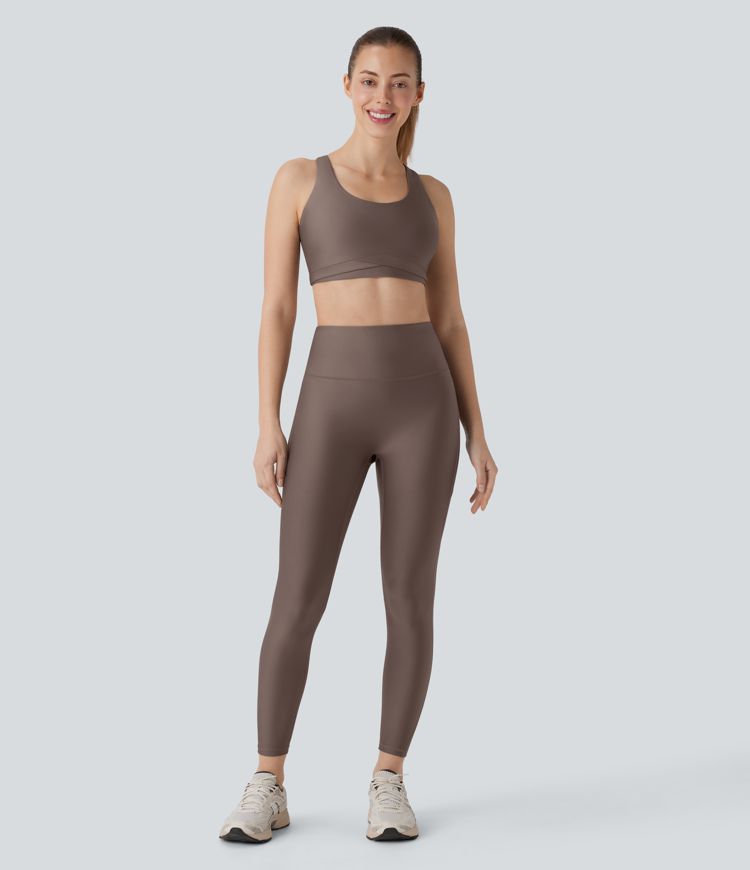 Glänzender, rückenfreier Crossover-Workout-Sport-BH mit mittlerem Support und verstellbaren Trägern