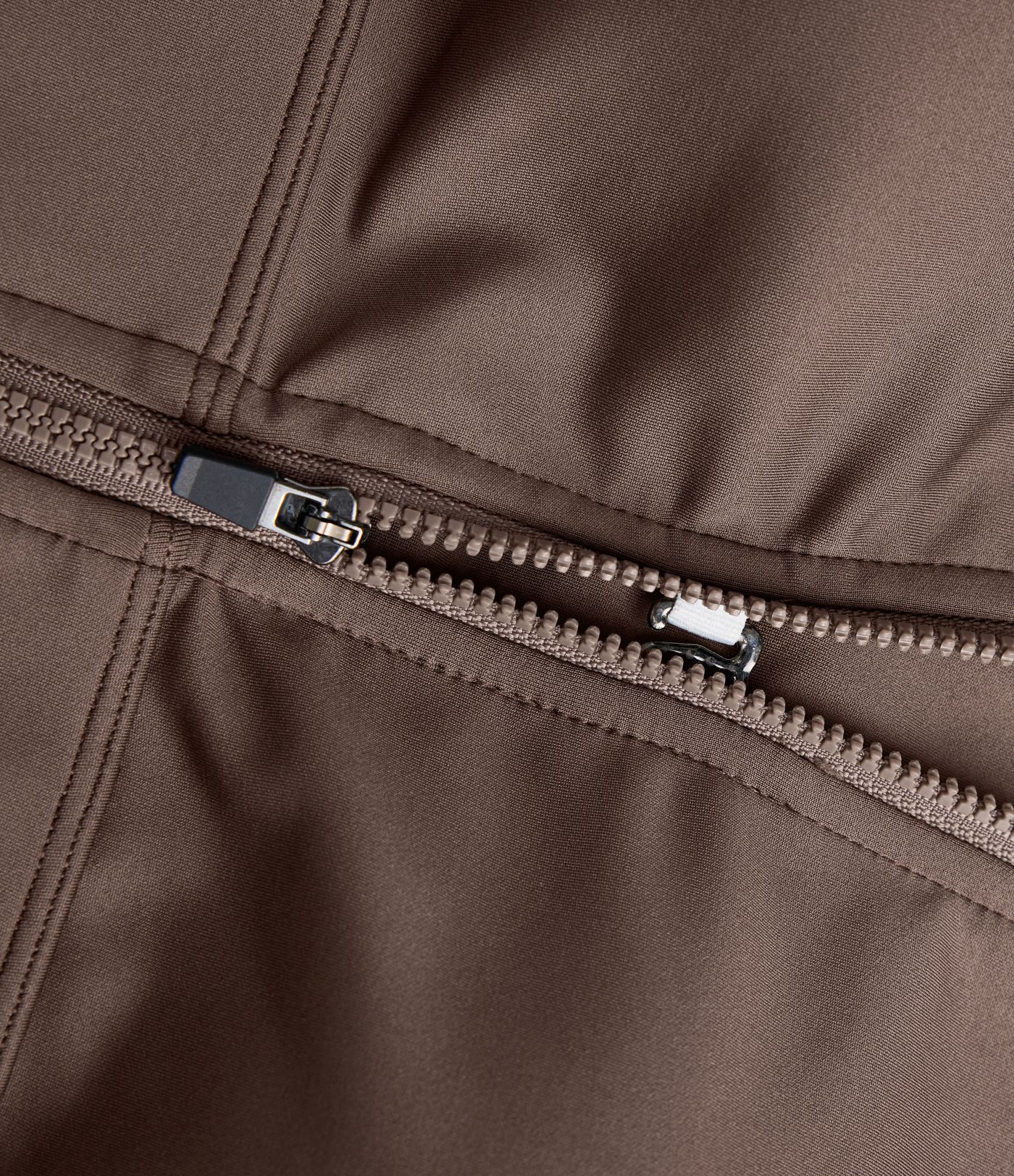 Brassière de danse brillante à maintien léger avec découpes et zip