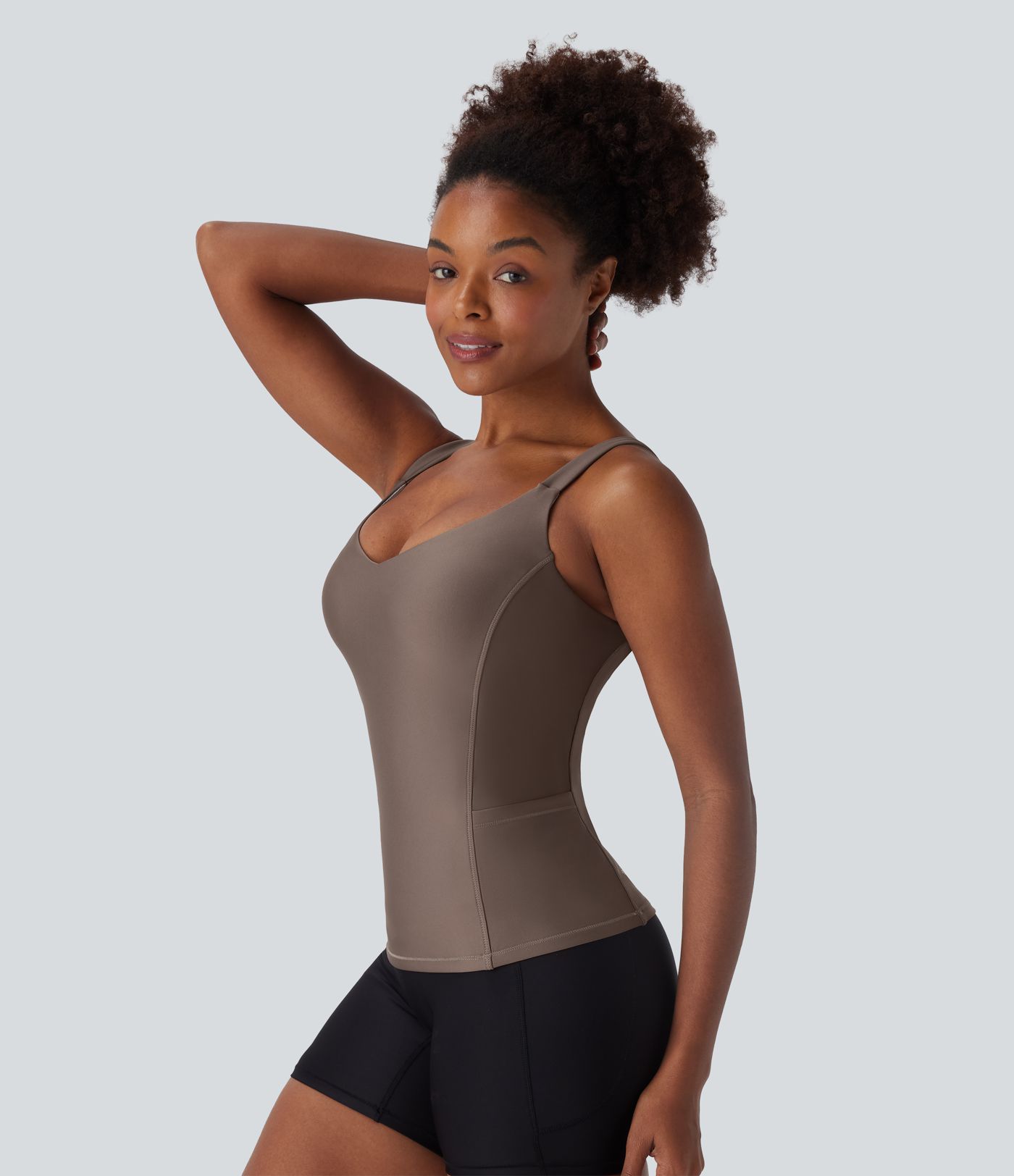 V-hálsaður mjór 2-í-1 gljáandi hlaupatoppur með vösum