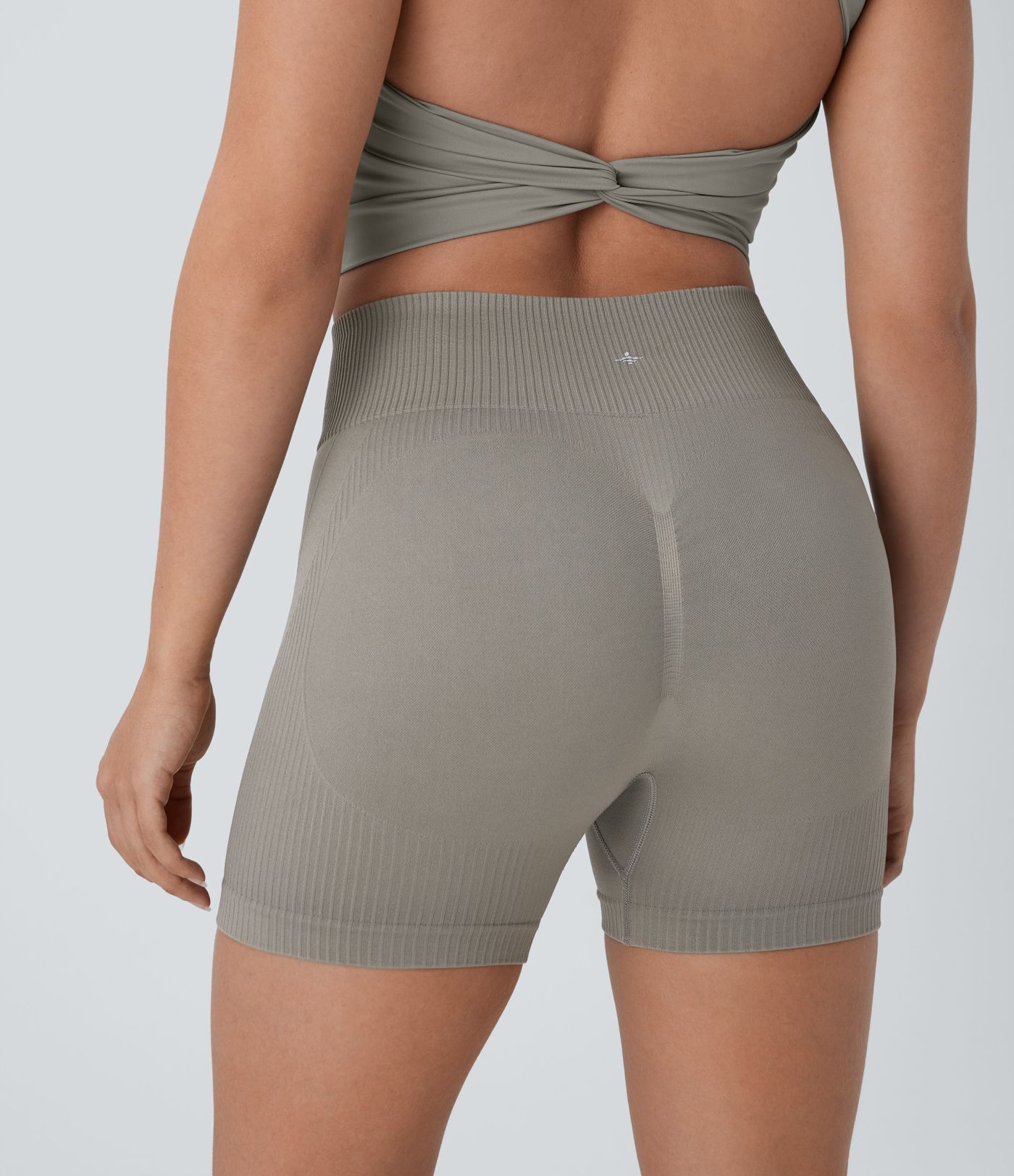 Pantalones Cortos de Yoga de Ciclista de Cintura Alta con Pliegues y Flujo Perfecto 4"