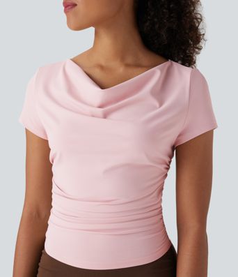 Top de yoga fruncido de manga corta con cuello vuelto