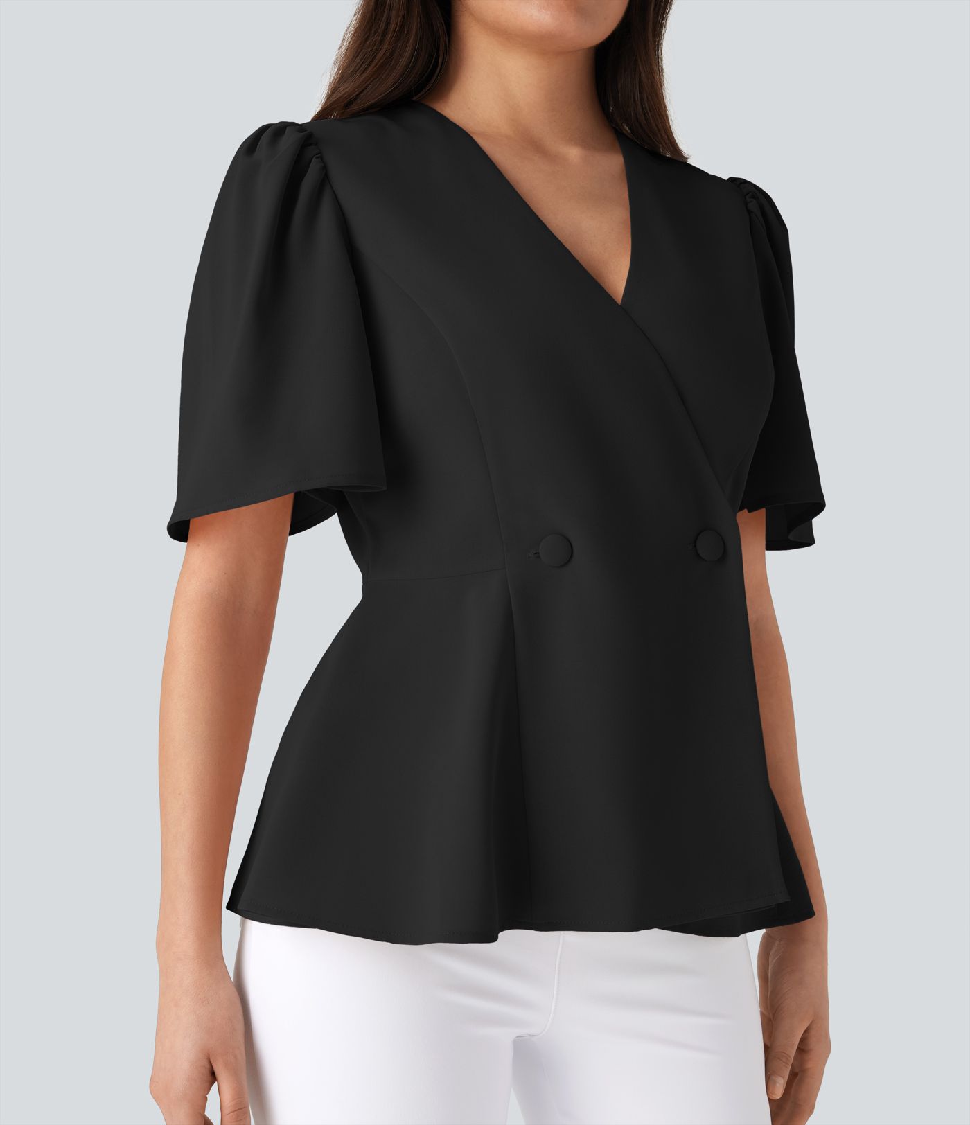 Top de trabajo con cuello en V, manga corta y dobladillo con volante