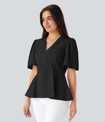 Top de trabajo con cuello en V, manga corta y dobladillo con volante