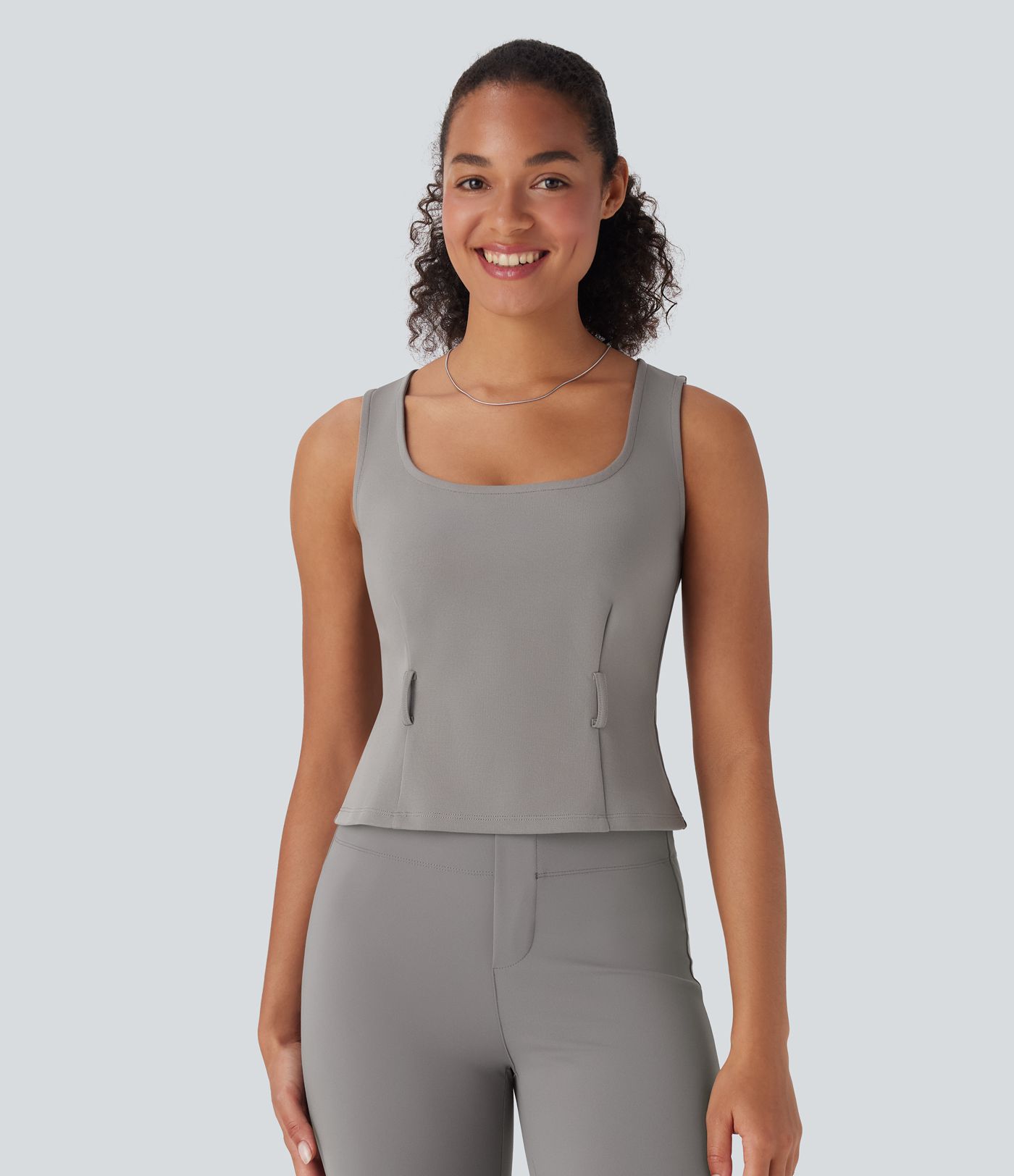 Arbeits-Tanktop mit eckigem Ausschnitt und Gürtel