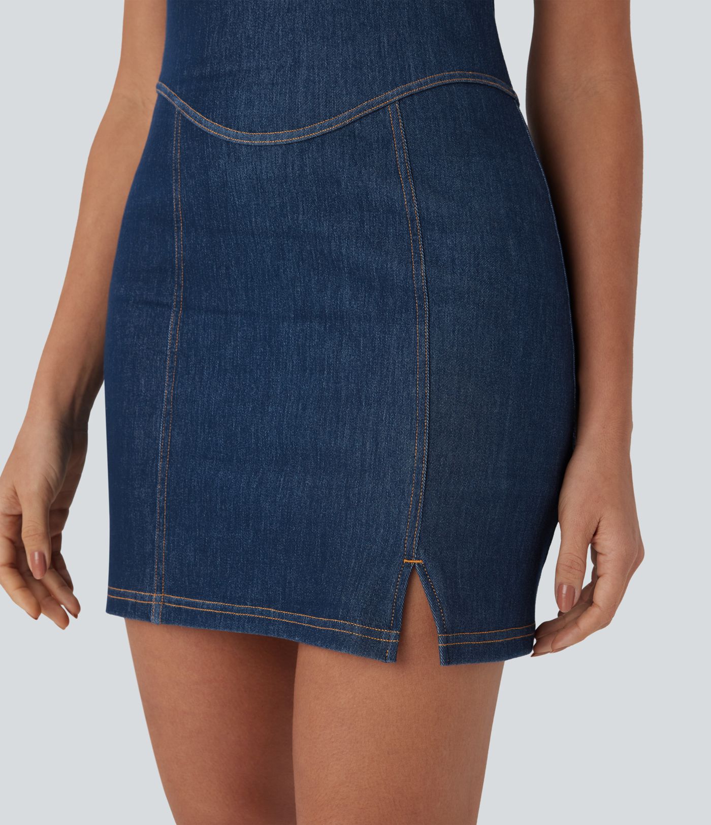 Robe de tennis active Halara Flex™ mini moulante en denim stretch lavé, 2 pièces, col licou, dos nu, toucher frais et poches latérales