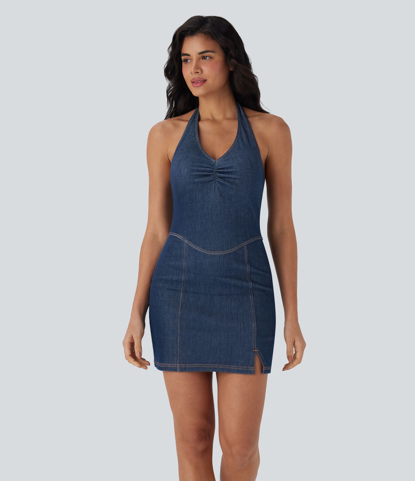 Robe de tennis active Halara Flex™ mini moulante en denim stretch lavé, 2 pièces, col licou, dos nu, toucher frais et poches latérales