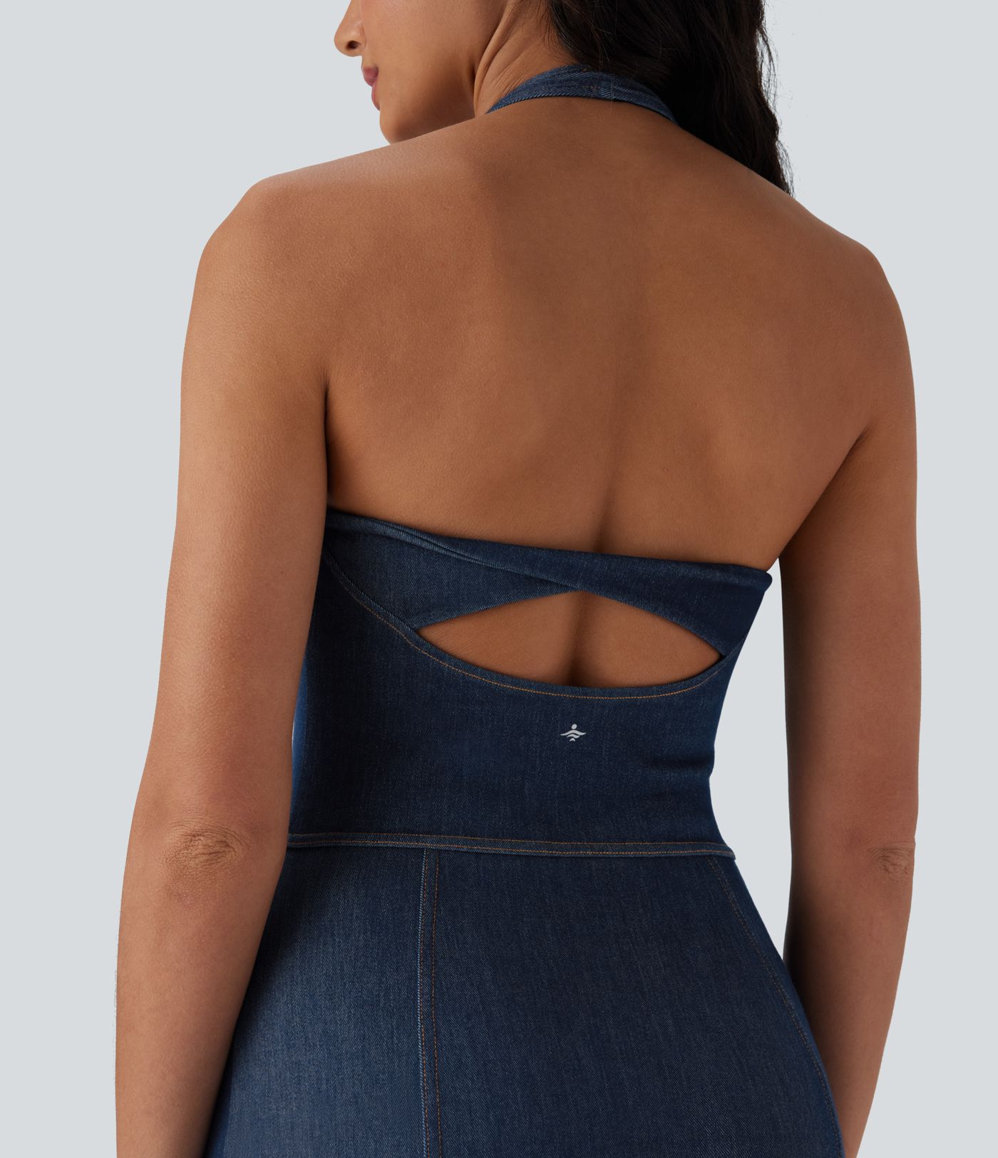 Robe de tennis active Halara Flex™ mini moulante en denim stretch lavé, 2 pièces, col licou, dos nu, toucher frais et poches latérales