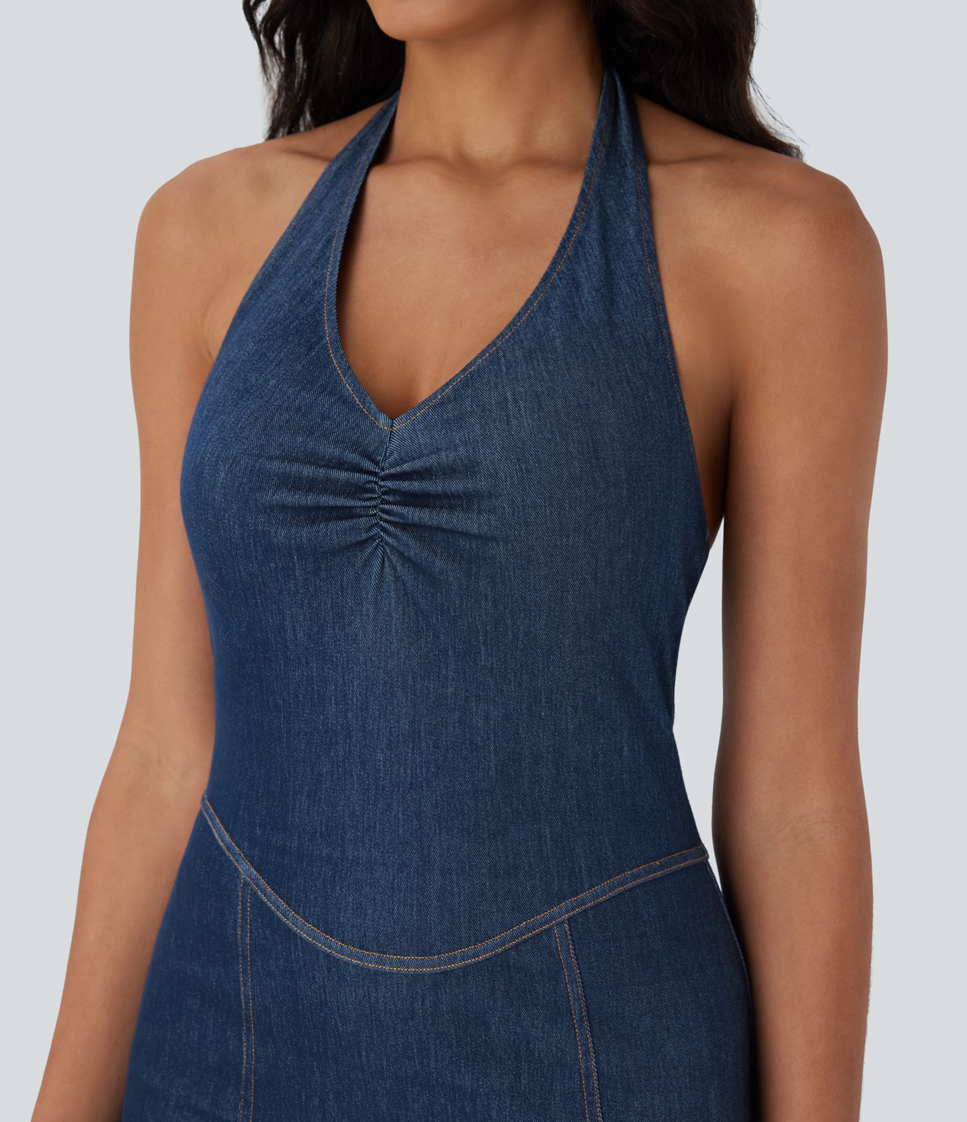 Robe de tennis active Halara Flex™ mini moulante en denim stretch lavé, 2 pièces, col licou, dos nu, toucher frais et poches latérales