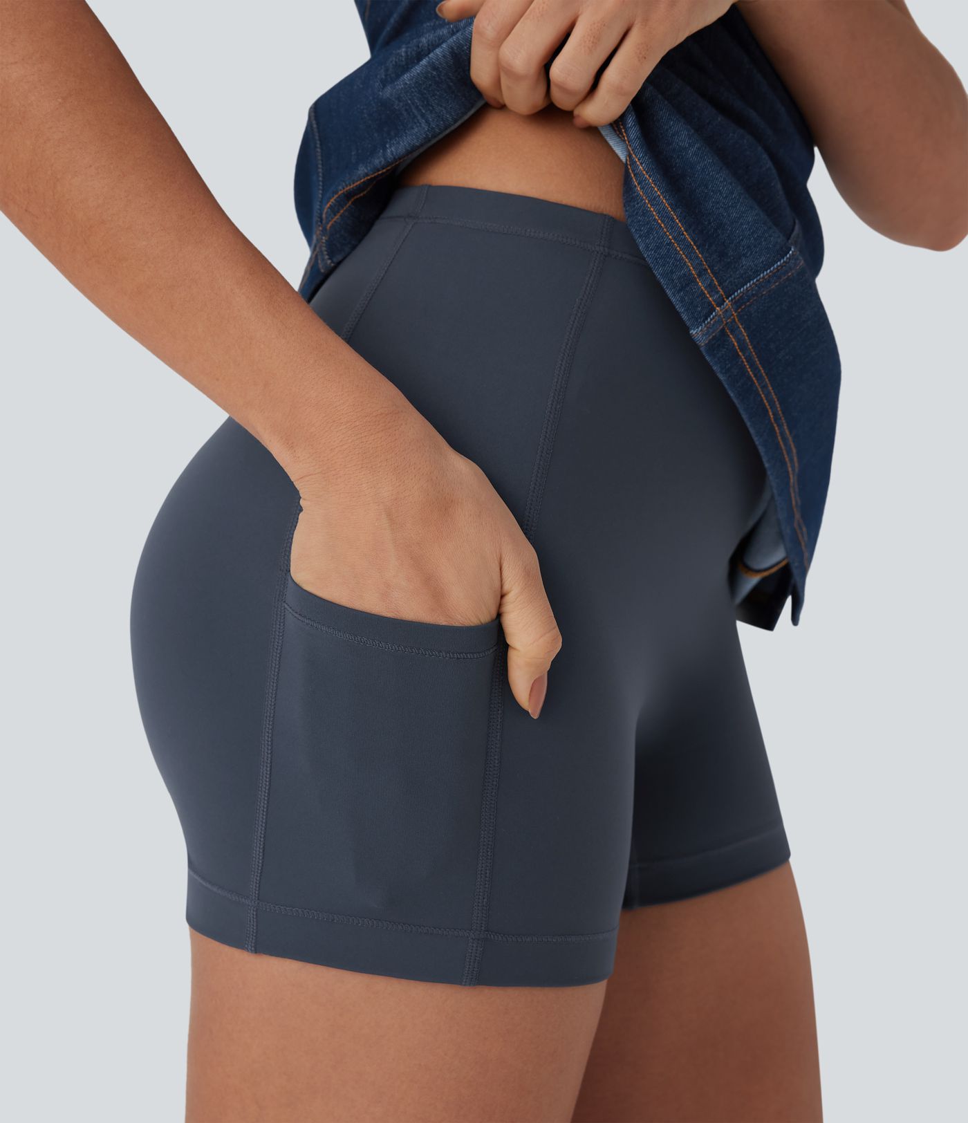Robe de tennis active Halara Flex™ mini moulante en denim stretch lavé, 2 pièces, col licou, dos nu, toucher frais et poches latérales