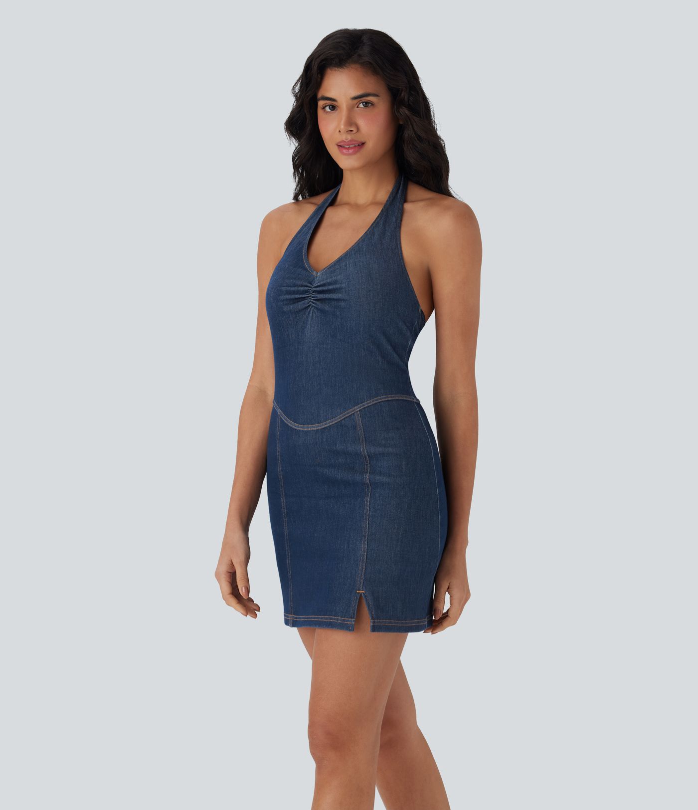 Robe de tennis active Halara Flex™ mini moulante en denim stretch lavé, 2 pièces, col licou, dos nu, toucher frais et poches latérales