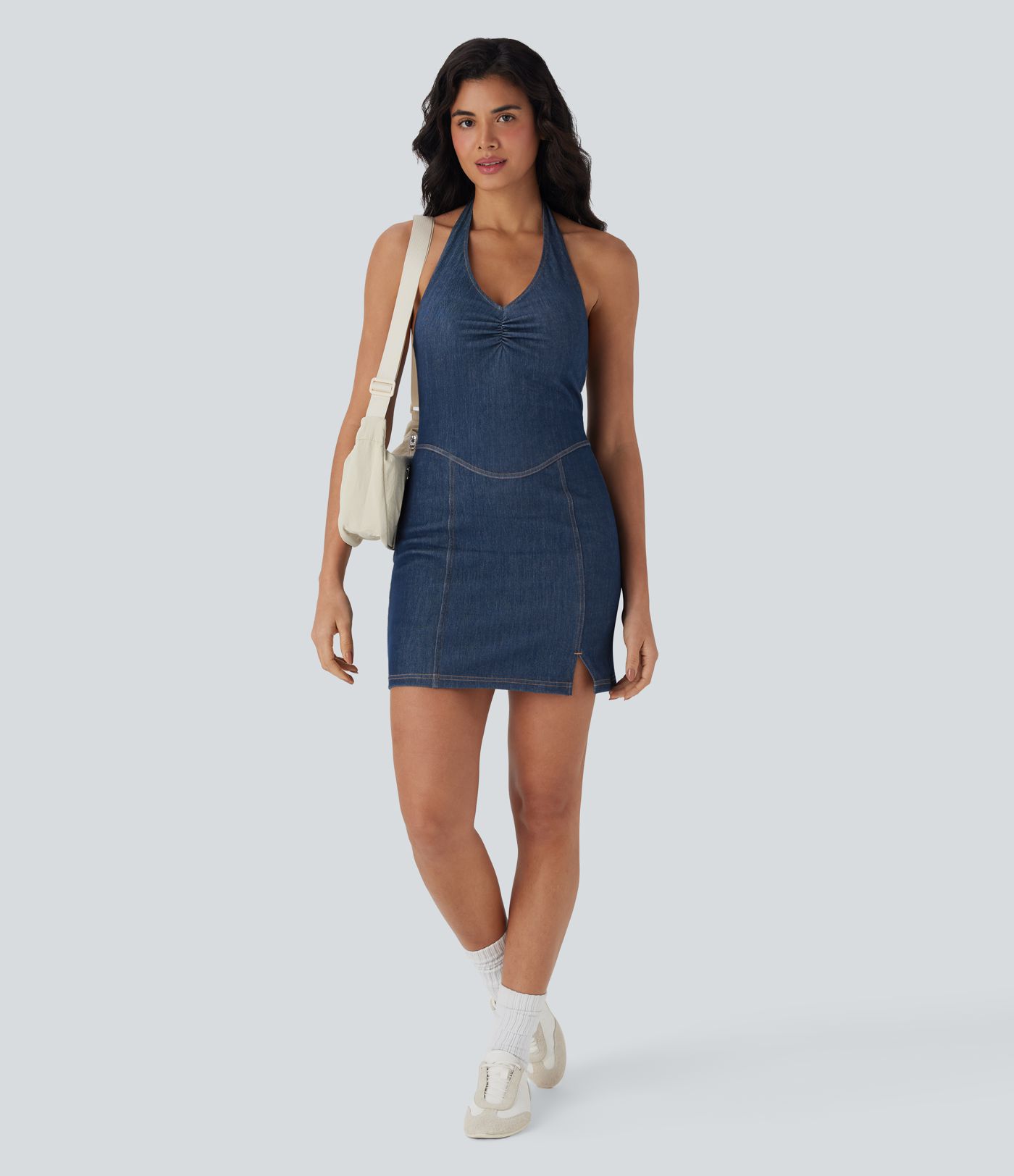 Robe de tennis active Halara Flex™ mini moulante en denim stretch lavé, 2 pièces, col licou, dos nu, toucher frais et poches latérales