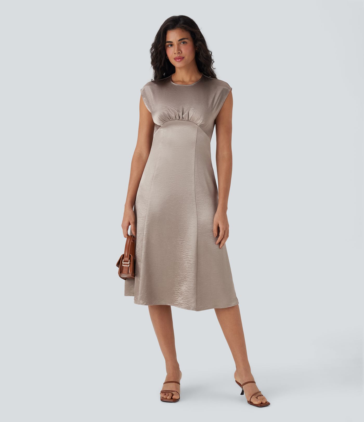 Vestido midi de oficina de satén fruncido con cuello redondo, cremallera invisible y bolsillos