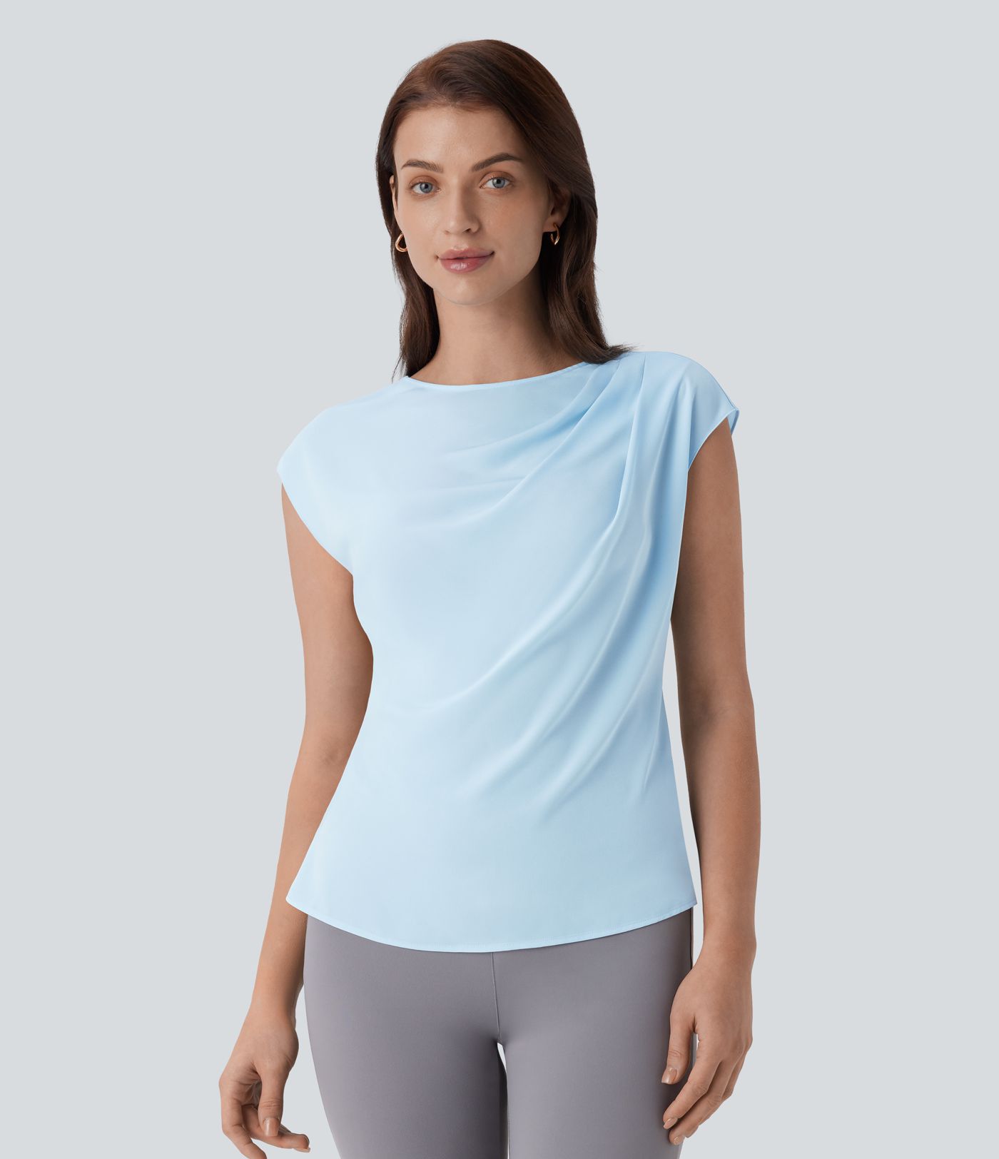 Gerafftes Arbeitsoberteil mit U-Boot-Ausschnitt, Flügelärmeln und unsichtbarem Reißverschluss