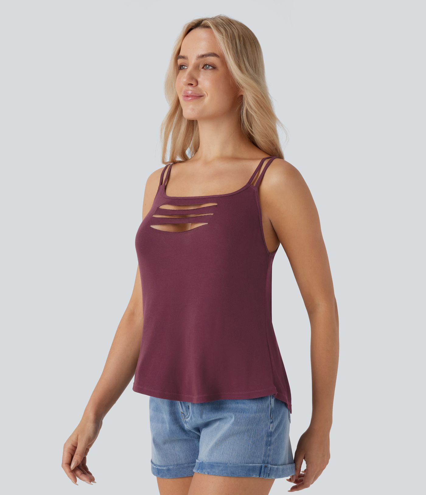 Lässiges, zerrissenes, geripptes Tanktop mit Doppelträgern und Cut-Outs