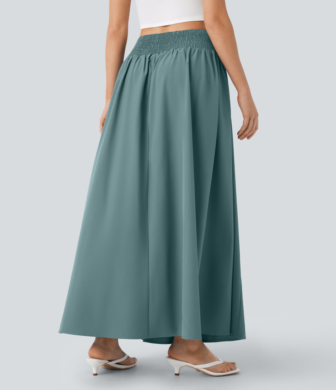 Fließender Urlaubs-Maxirock mit hohem Bund, dekorativen Knöpfen, Seitentaschen und gerafftem Saum