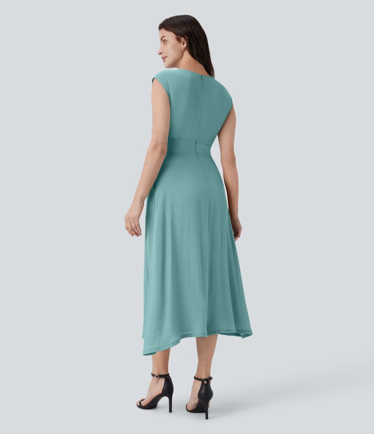 Fließendes Midi-Arbeitskleid mit V-Ausschnitt, überkreuzten Flügelärmeln, unsichtbarem Reißverschluss und Seitentasche