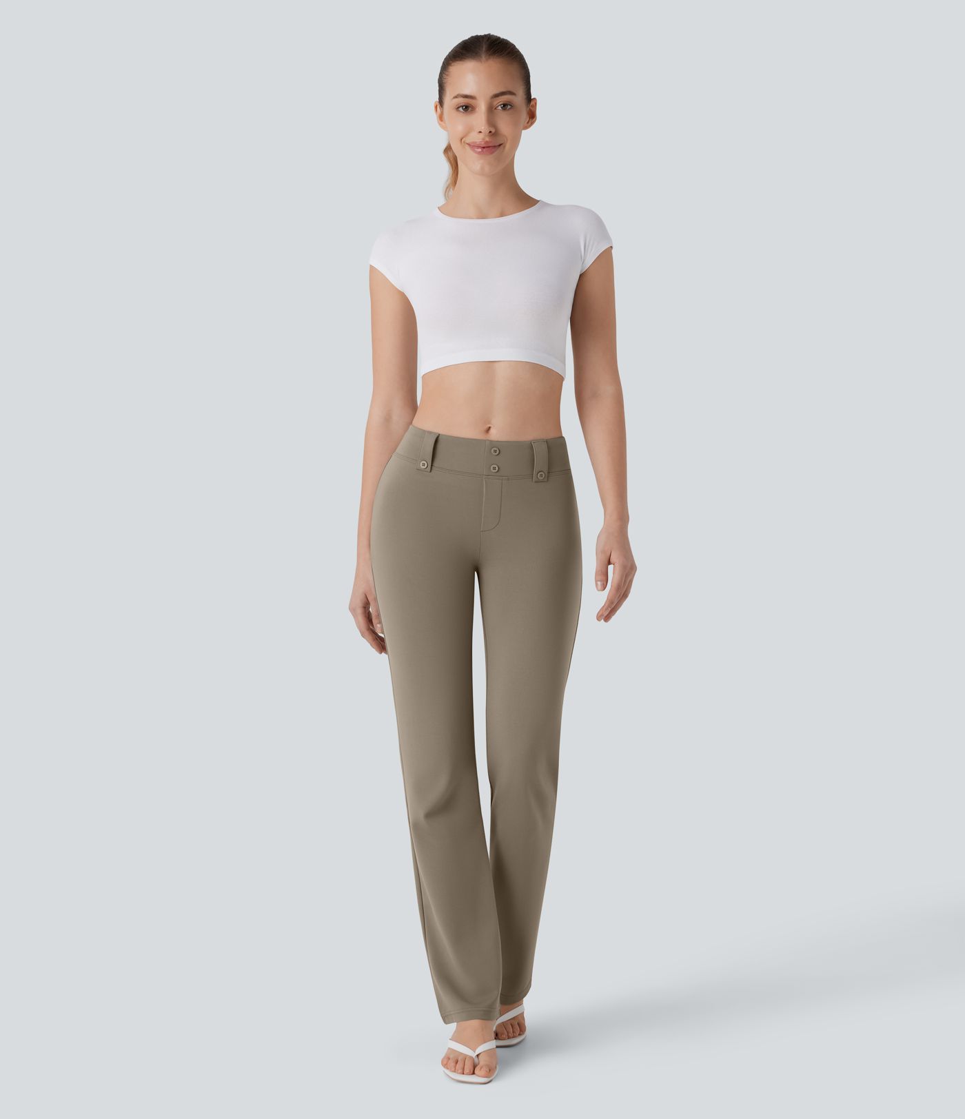 Pantalón tiro bajo botón decorativo