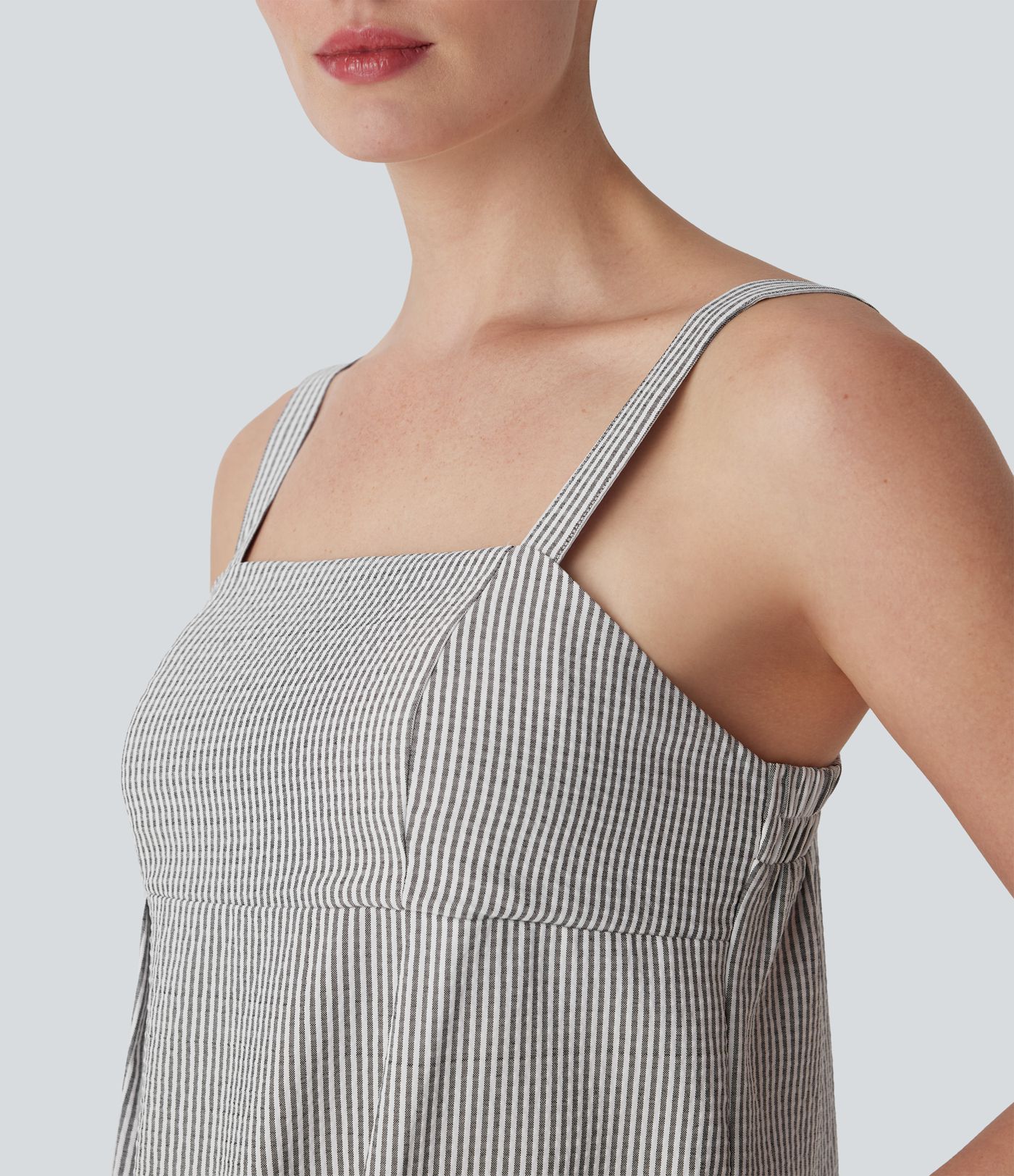 Vestido mini de playa a rayas con espalda descubierta y bolsillos