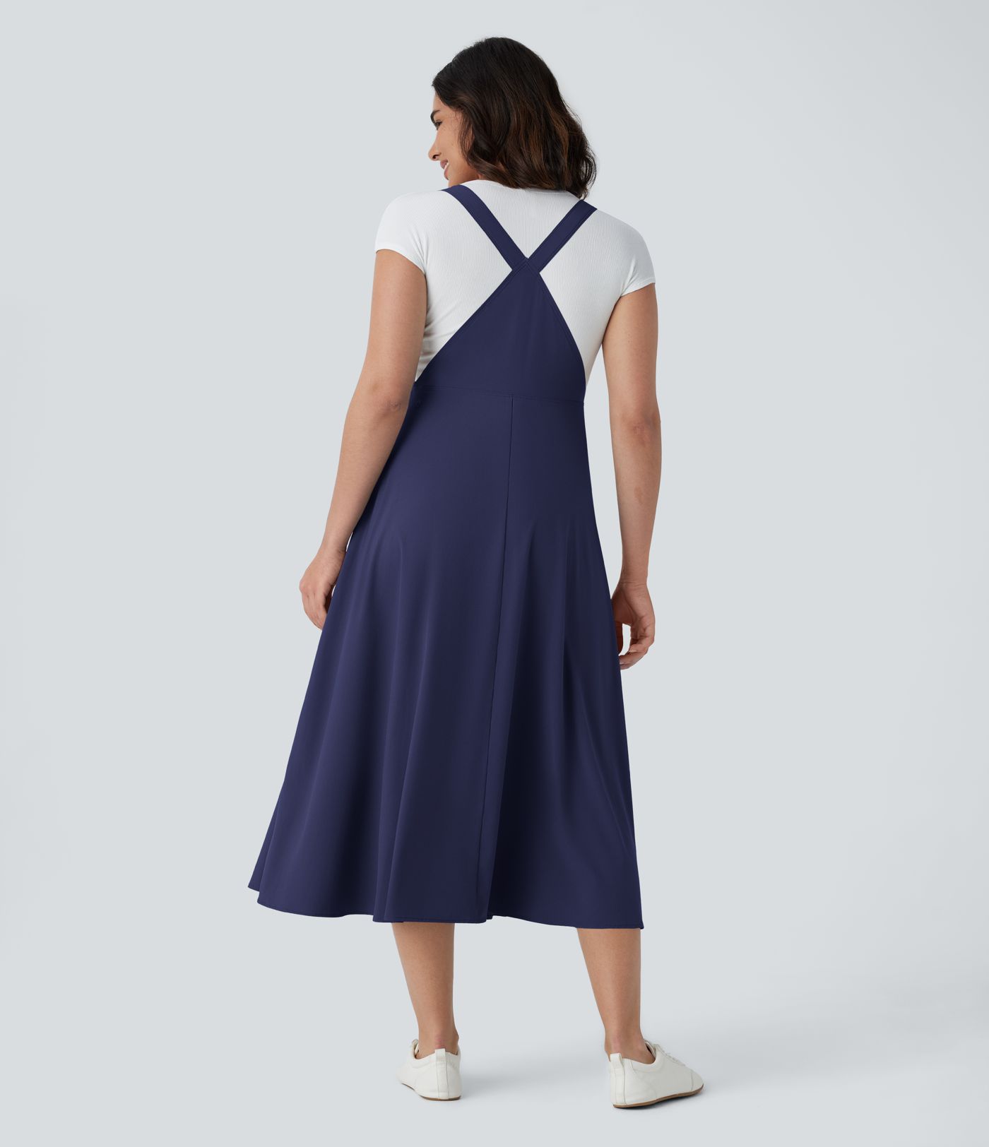 Breezeful™ Fließendes Midi-Freizeitkleid mit mehreren Taschen, verstellbaren Riemen und Knöpfen - schnelltrocknend Breezeful™ Fließendes Midi-Freizeitkleid mit mehreren Taschen, verstellbaren Riemen und Knöpfen - schnelltrocknend