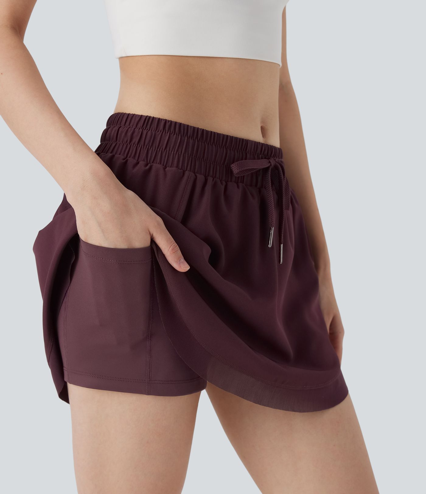 Mini-jupe de tennis 2-en-1 taille moyenne avec cordon de serrage, filet contrasté et poches latérales