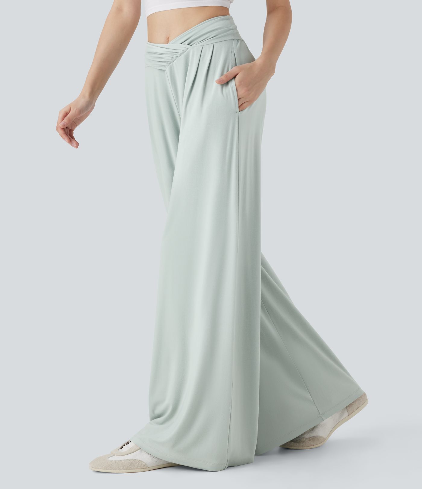 Pantalon décontracté à jambe large, taille mi-haute, ceinture froncée, avec poches