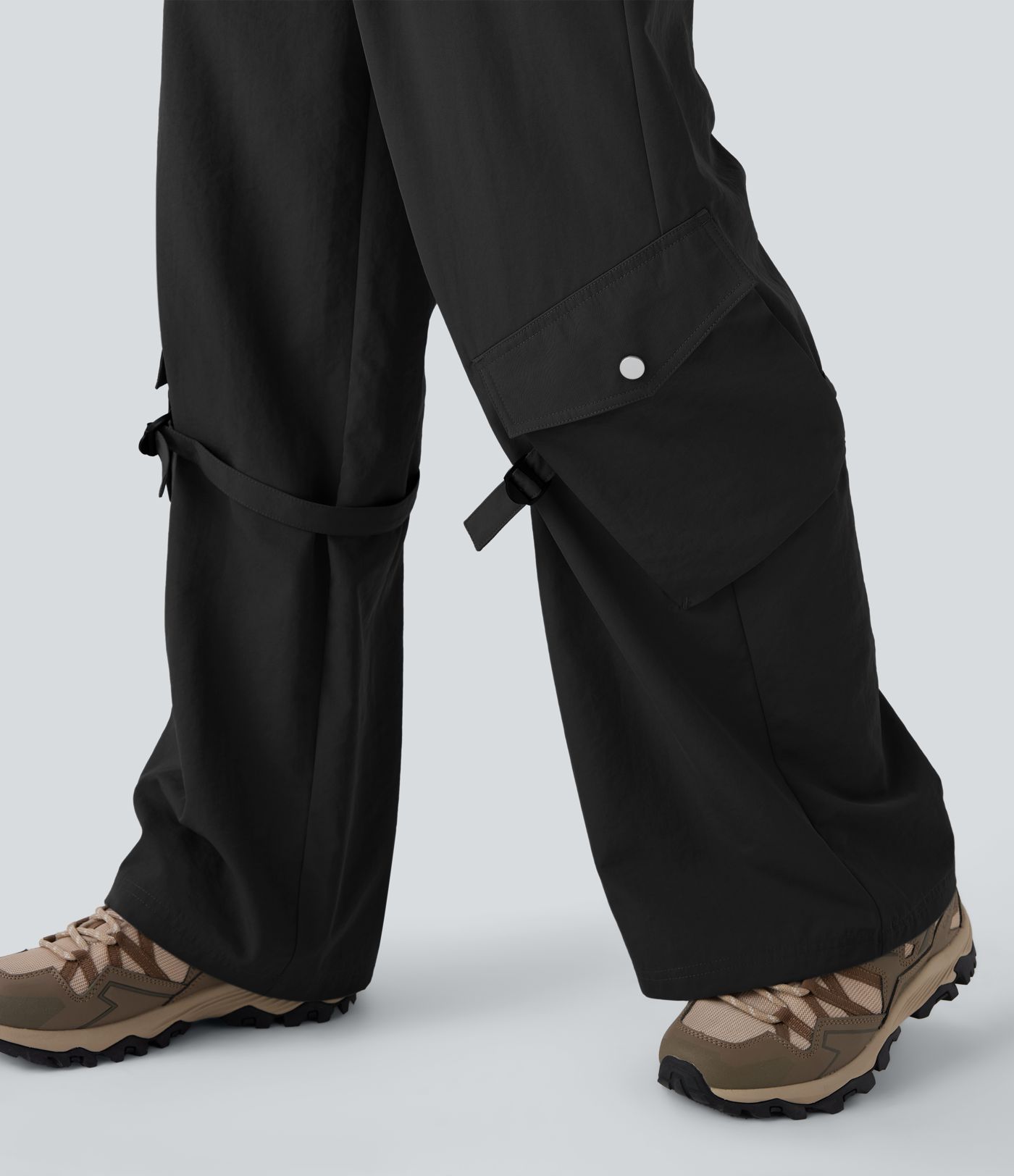 Wander-Cargohose mit mittelhohem Bund, mehreren Taschen und weitem Bein