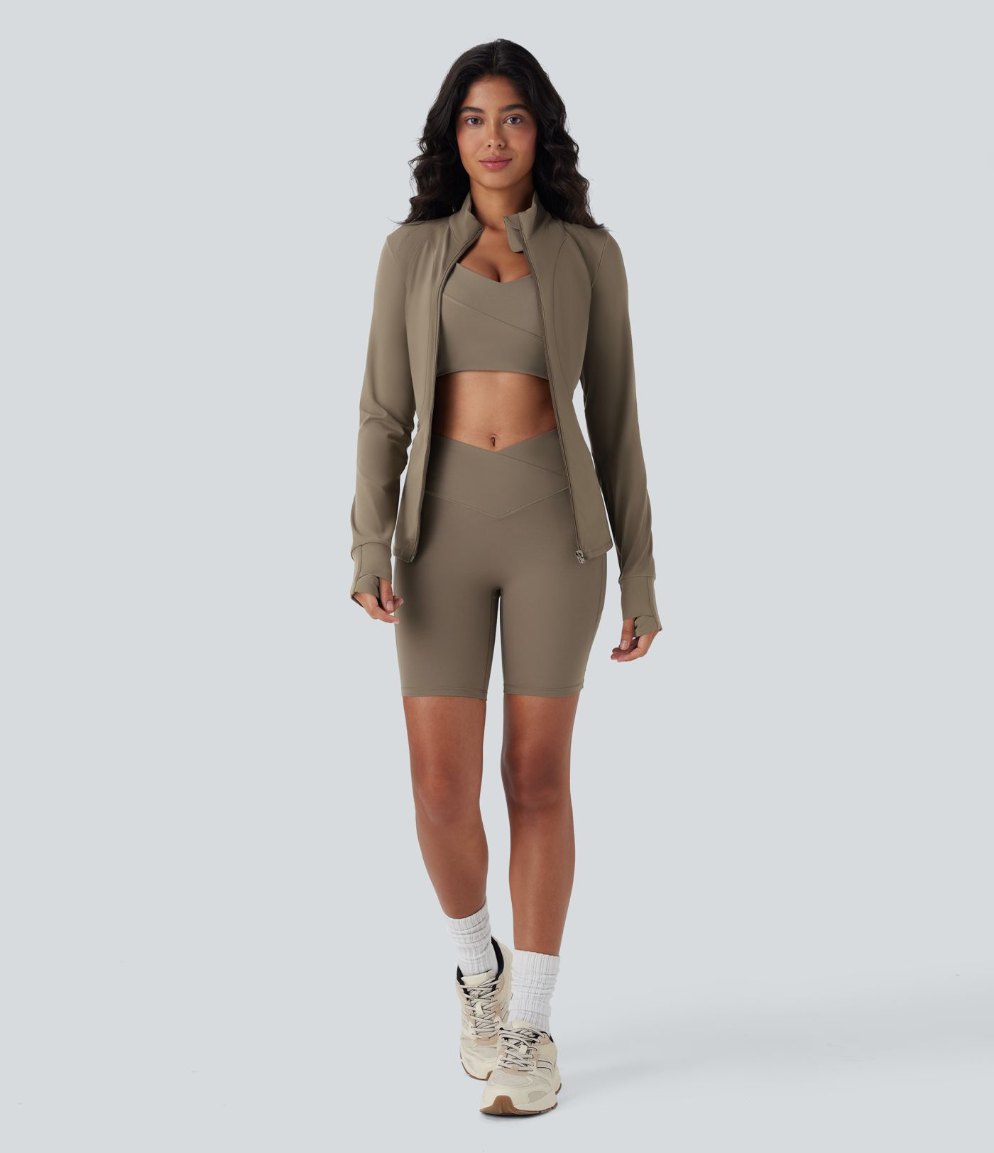 Short cycliste yoga Halara UltraSculpt™ taille haute croisé gainant effet push-up 17,5 cm avec poches