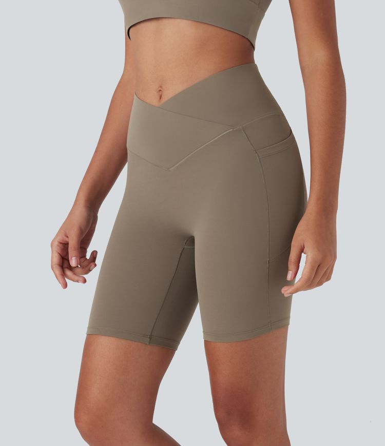 Short cycliste yoga Halara UltraSculpt™ taille haute croisé gainant effet push-up 17,5 cm avec poches