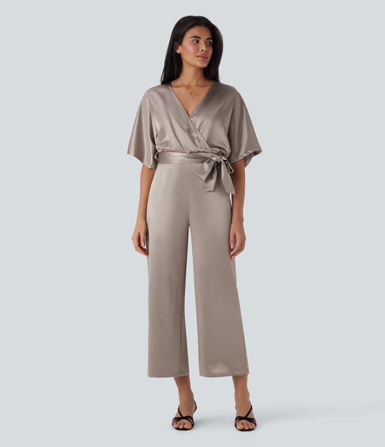 Mono de oficina ancho con escote en V cruzado efecto satén, cremallera invisible y cinturón con bolsillos