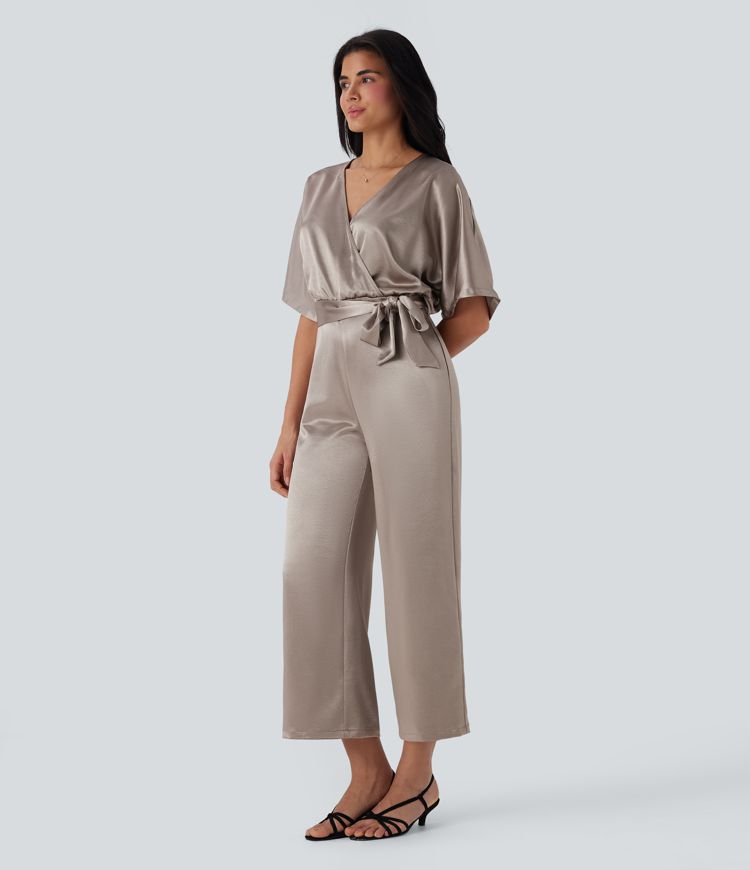 Mono de oficina ancho con escote en V cruzado efecto satén, cremallera invisible y cinturón con bolsillos