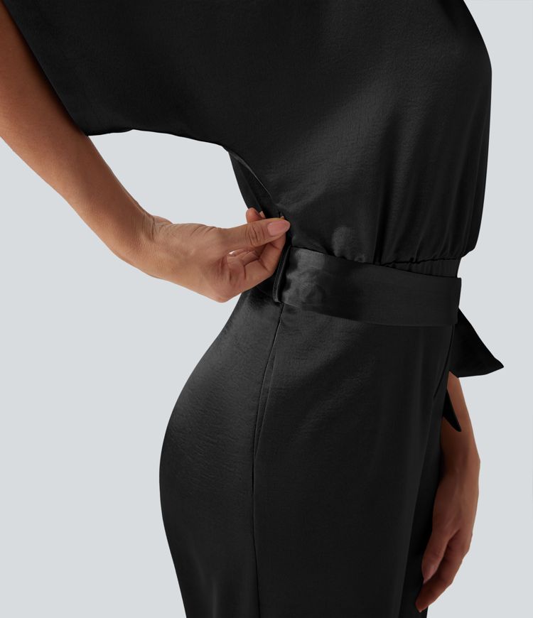 Mono de trabajo con escote en V cruzado, cinturón, pierna ancha y bolsillos, estilo satinado