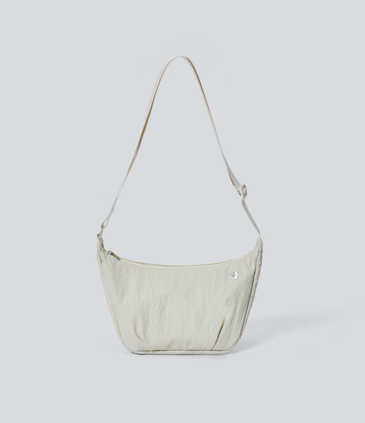 White Onyx Sac à bandoulière décontracté Halara avec fermeture éclair et logo / 1