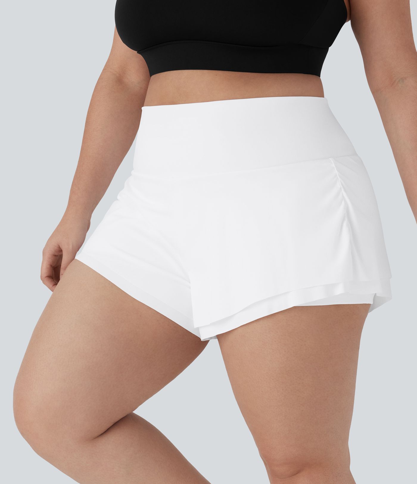 Shorts de yoga Softlyzero™ Airy de tiro alto con fruncido, dobladillo curvo de tacto fresco con bolsillos en tallas grandes