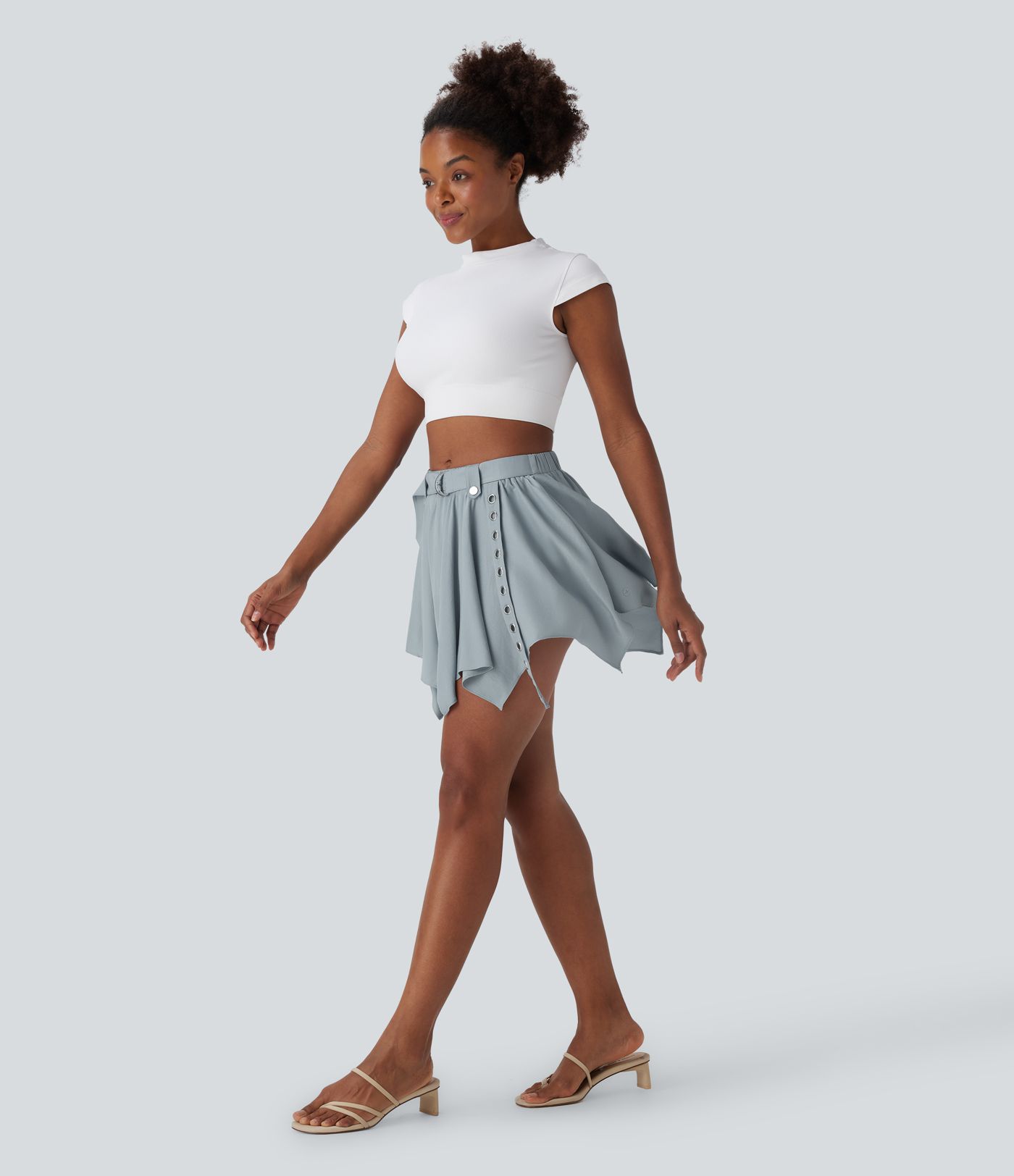 2-in-1 Freizeit-Minirock mit mittelhohem Bund, Seitentaschen, Gürtel und geschlitztem Saum