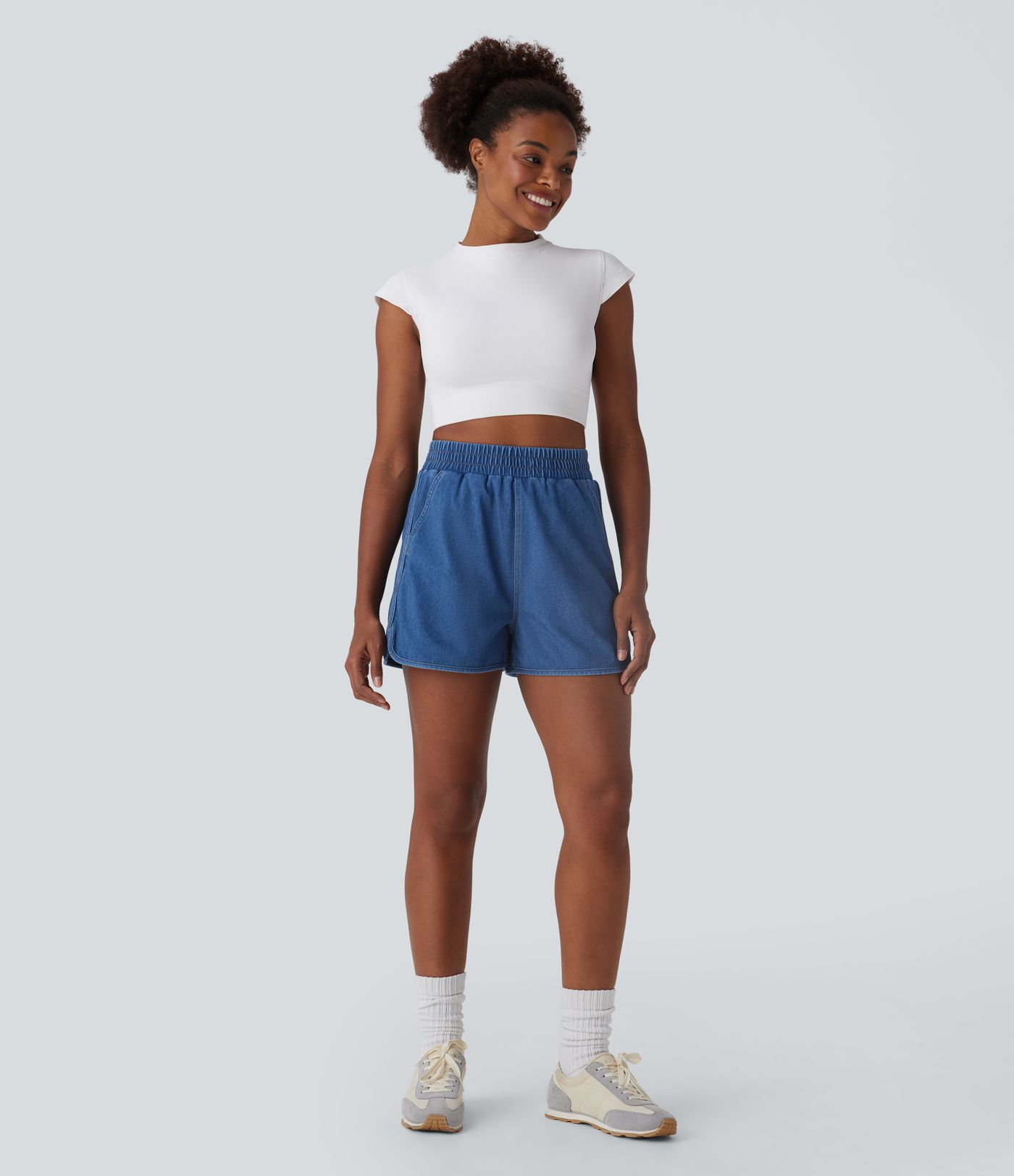 Halara Flex™ Freizeit-Shorts aus dehnbarem Strick-Denim mit hoher Taille, geteiltem, abgerundetem Saum und Cool Touch-Waschung mit Taschen