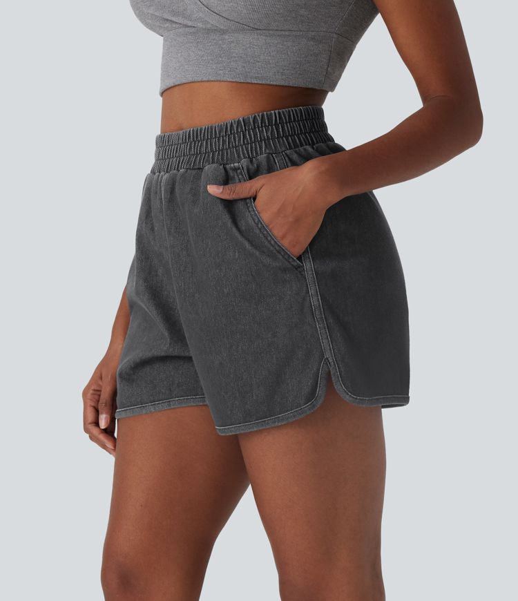 Halara Flex™ Freizeit-Shorts aus dehnbarem Strick-Denim mit hoher Taille, geteiltem, abgerundetem Saum und Cool Touch-Waschung mit Taschen