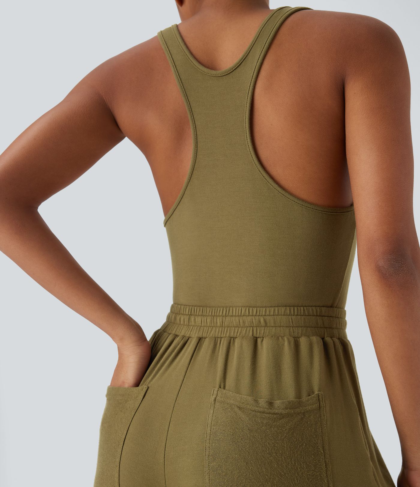 U-hals racerback casual jumpsuit med snøre og lommer