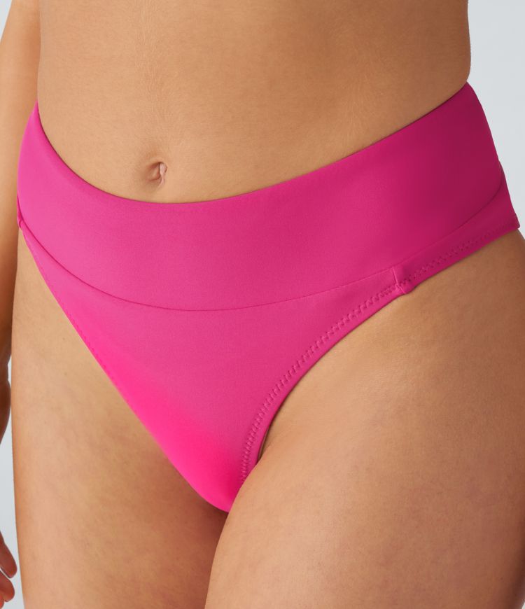 Bañador inferior bikini tiro medio corte alto