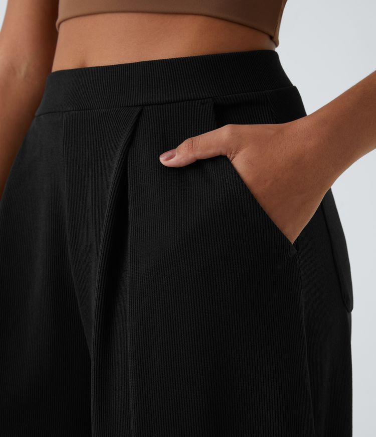 Pantalón harem acanalado de tiro alto con plisado y múltiples bolsillos