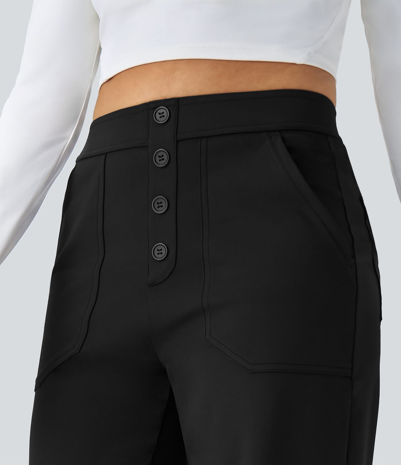 Pantalón recto de tiro alto con botones y bolsillos