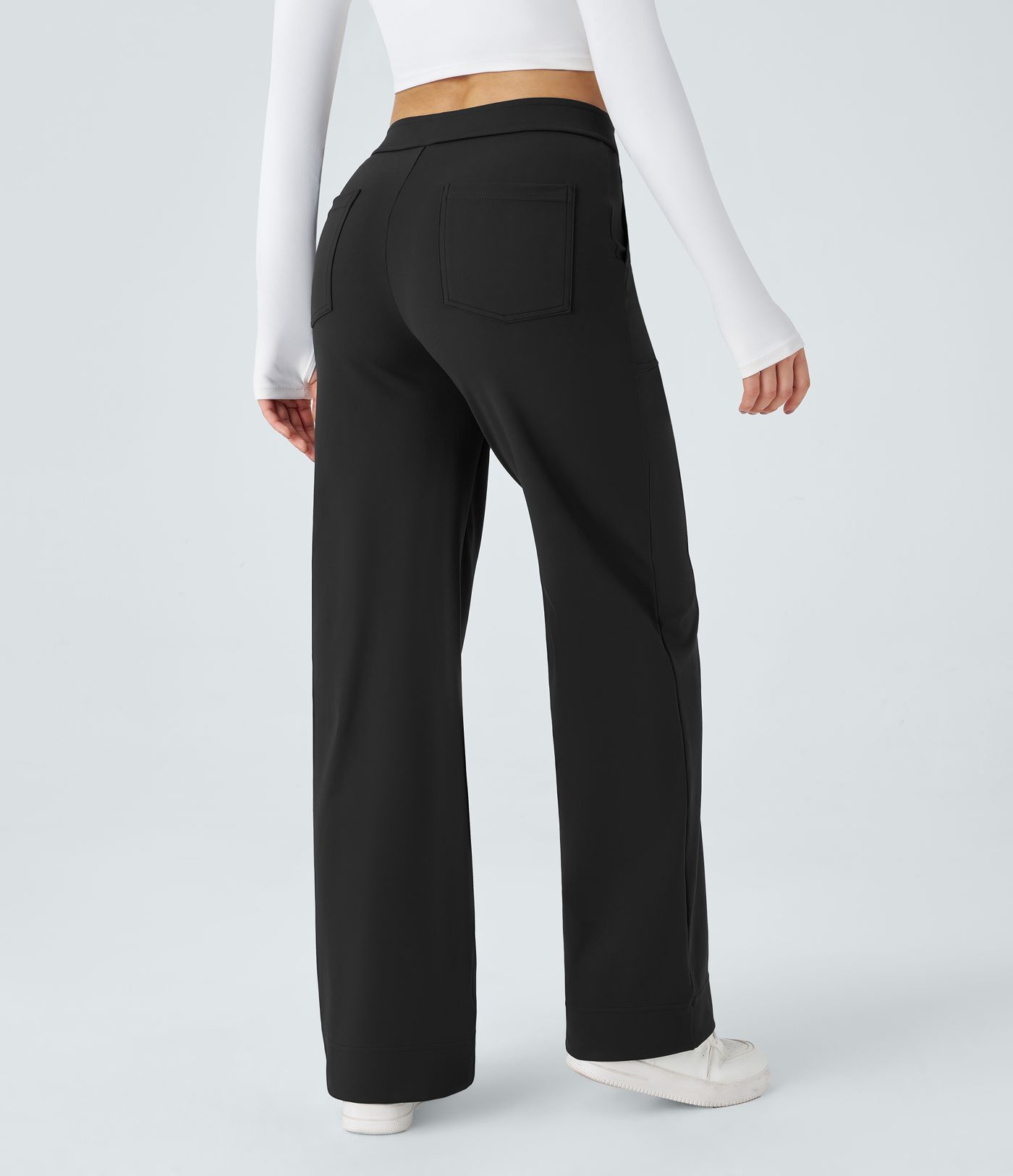 Pantalón recto de tiro alto con botones y bolsillos