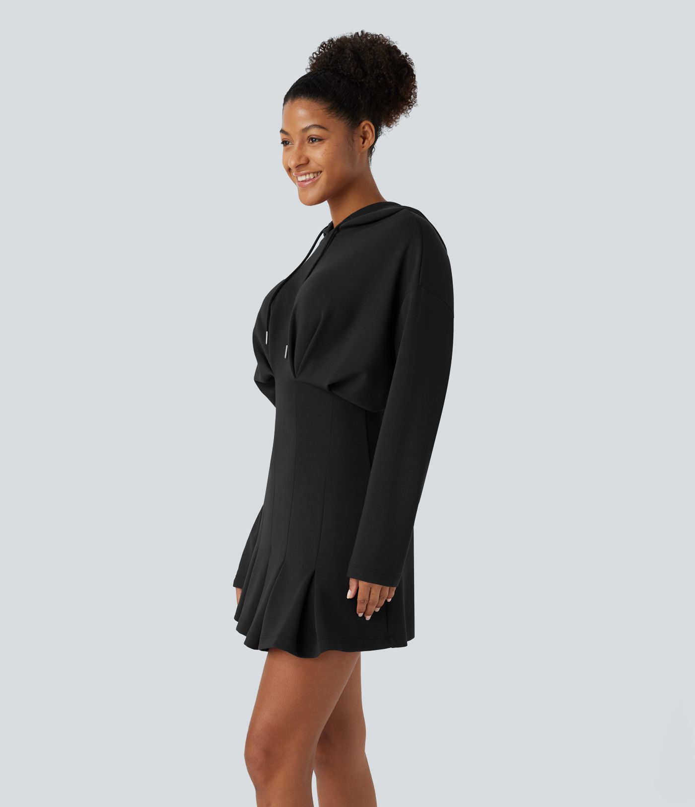 Robe hoodie décontractée SpacerTek™ mini, manches longues, épaules tombantes, effet enveloppant sur les hanches