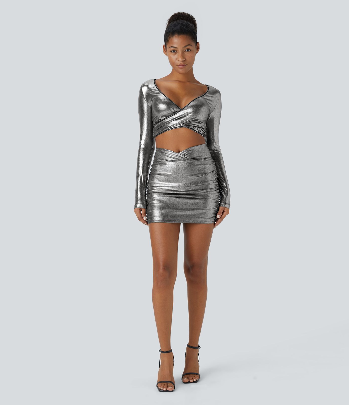 SoftlyZero™ Jupe Mini Stretch Taille Haute à Imprimé Métallique Froncée 2-en-1 en Cuir Synthétique avec Croisement