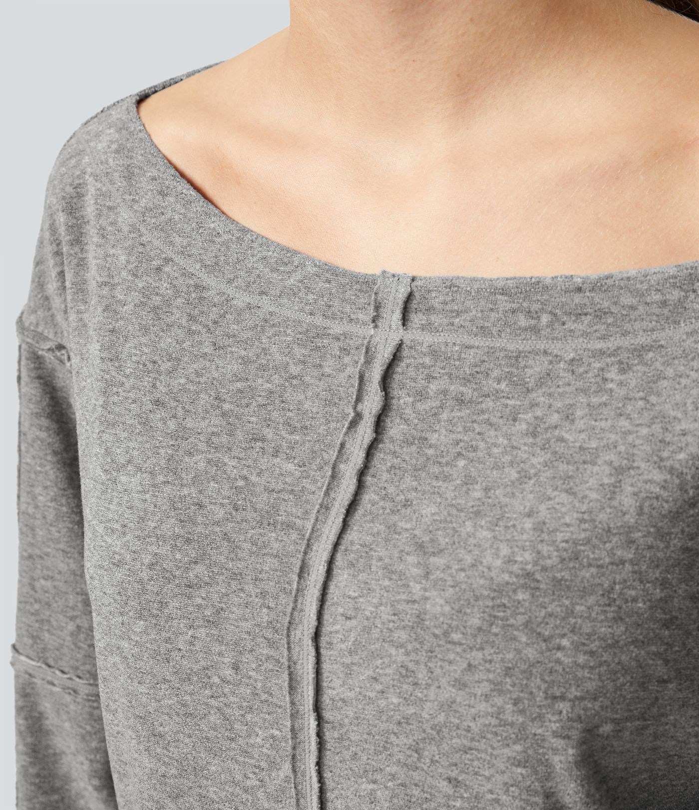 Sudadera cuello barco manga obispo ribete